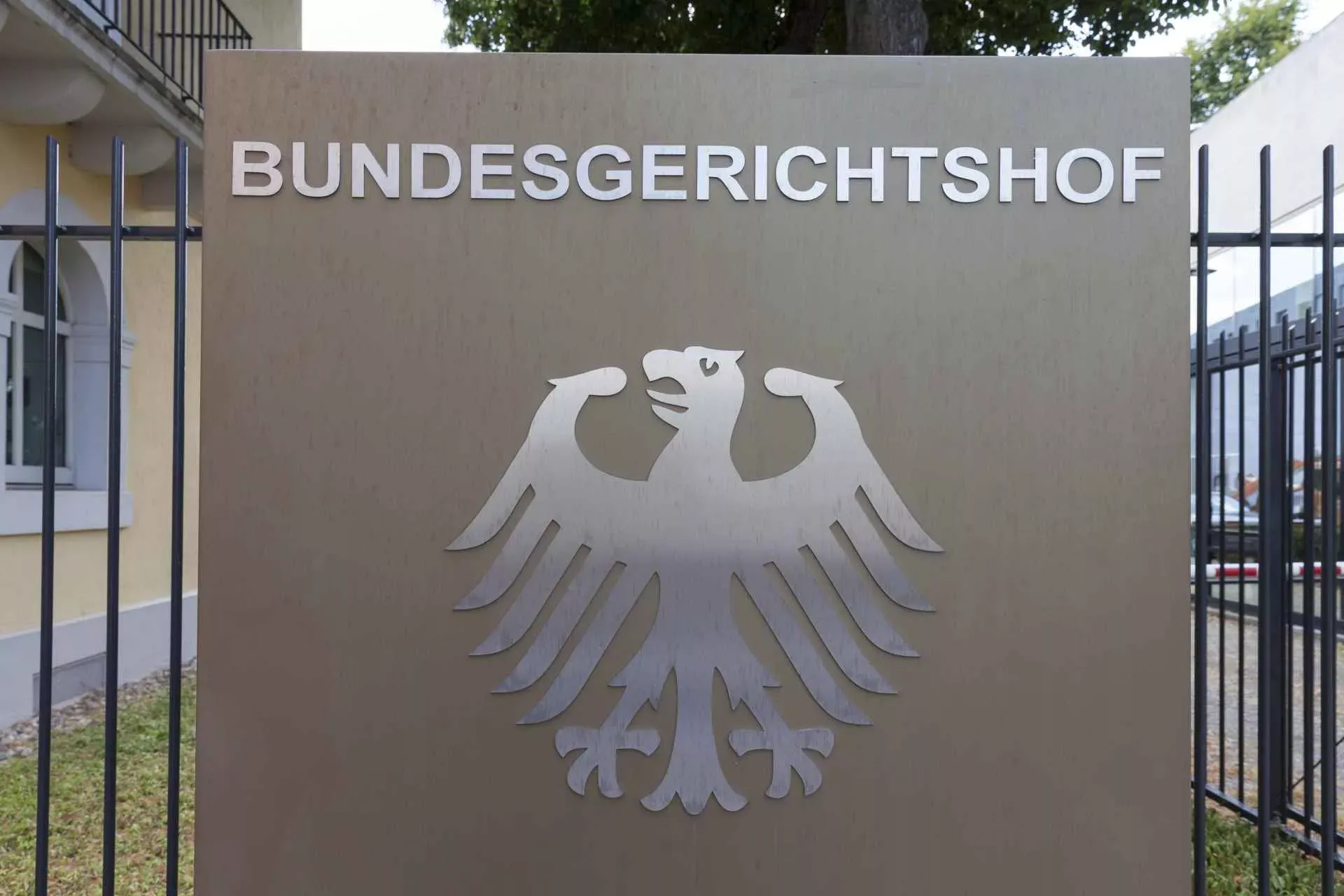 Schild am Bundesgerichtshof in Karlsruhe. Bild: IMAGO / imagebroker / Wilfried Wirth Schild am Bundesgerichtshof in Karlsruhe. Bild: IMAGO / imagebroker / Wilfried Wirth