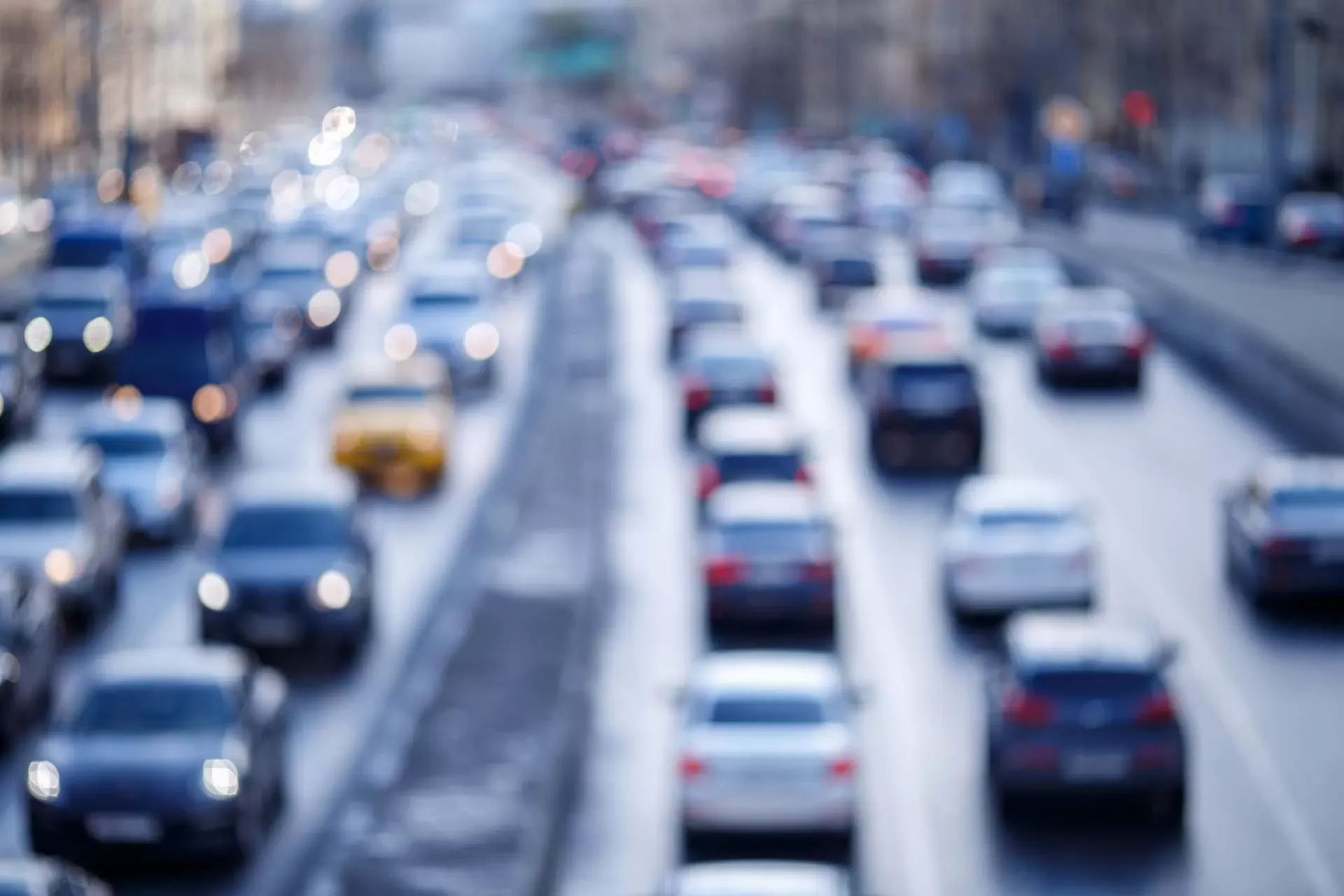 Stau auf der Autobahn. Bild: IMAGO / agefotostock / Nuclearlily 
