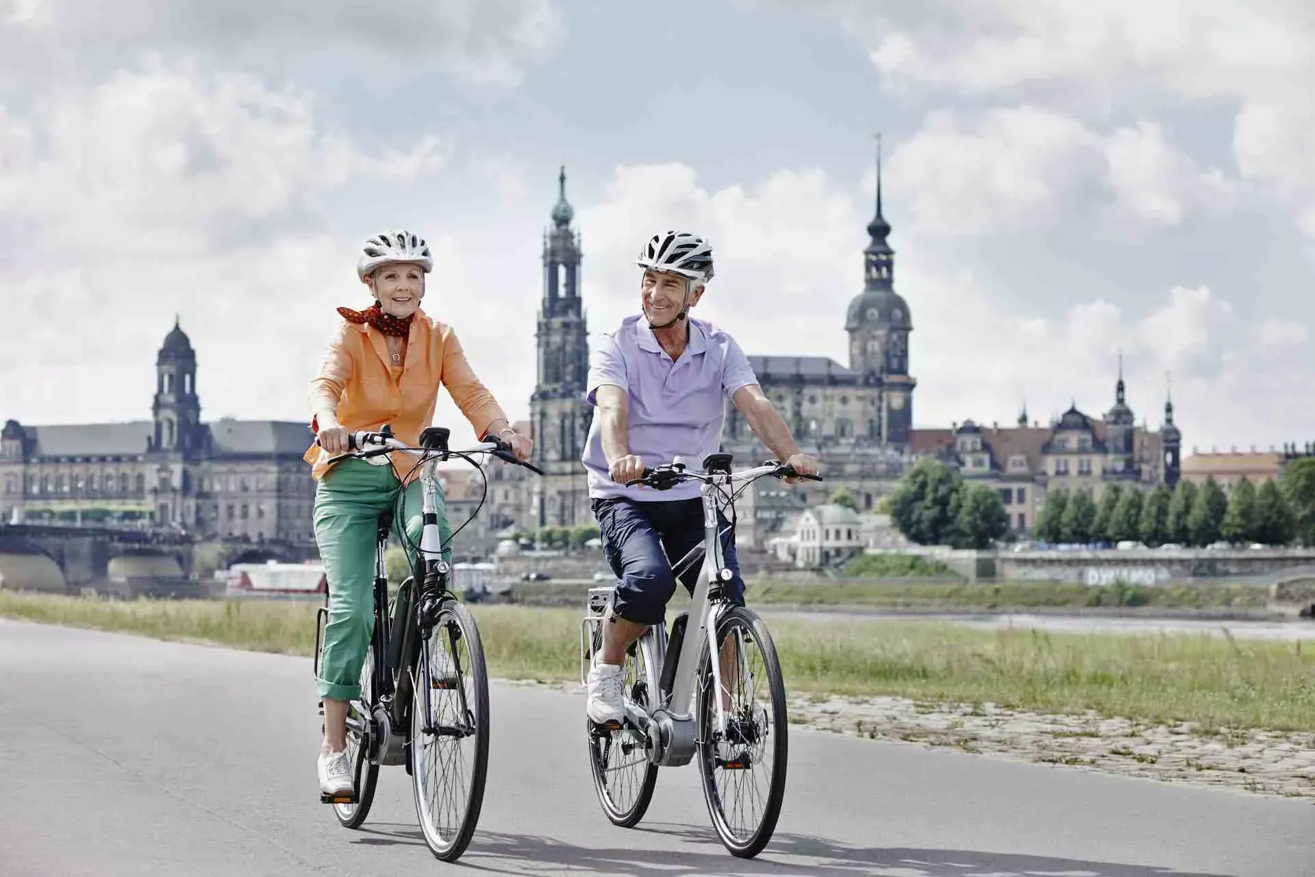 Aktive Senioren fahren Fahrrad. Bild: IMAGO / Westend61 Aktive Senioren fahren Fahrrad. Bild: IMAGO / Westend61