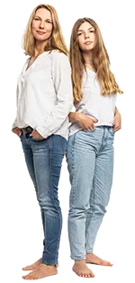 Frau und Tochter im Teenageralter.
