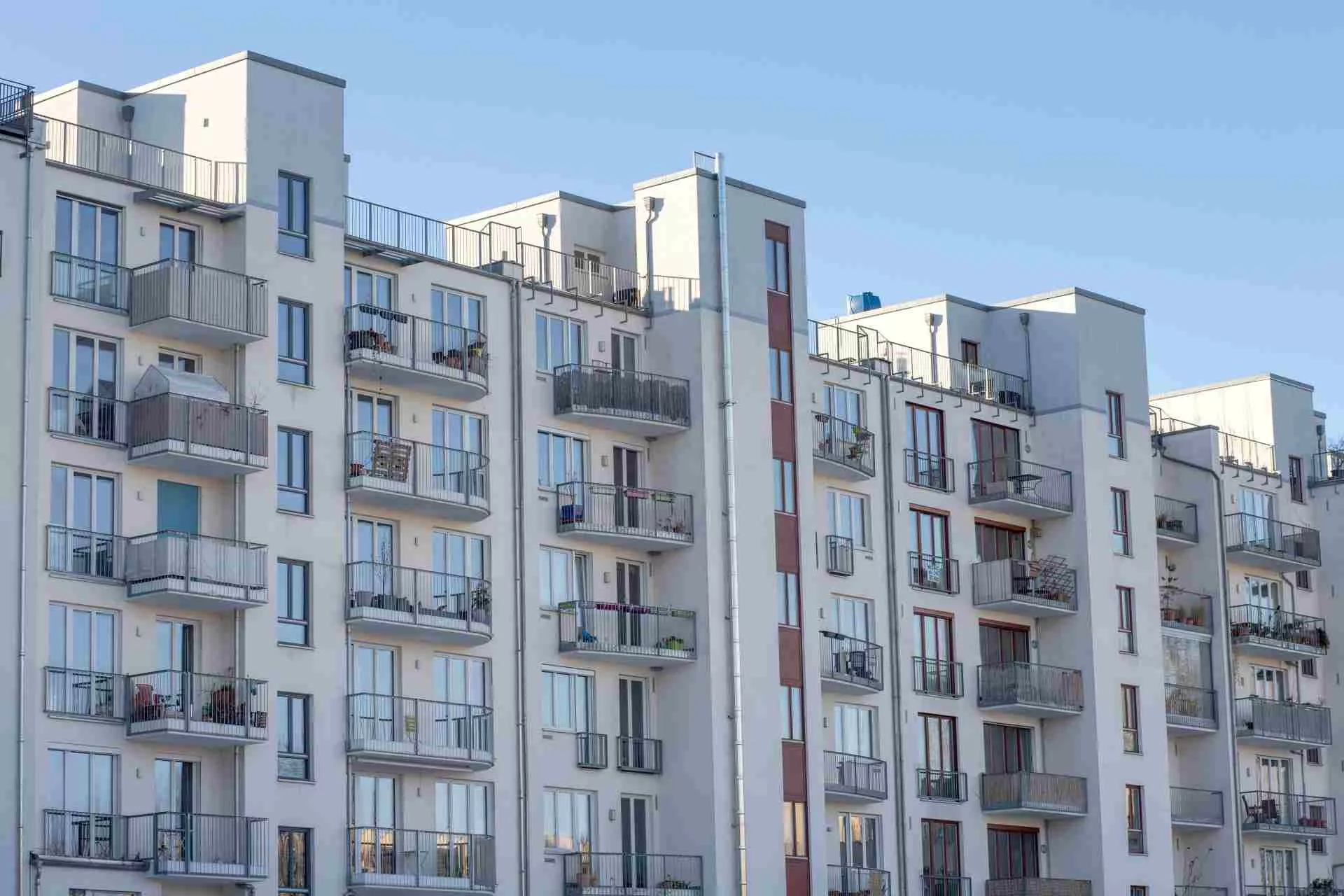 Fassade eines neuen Wohnhauses in Berlin-Kreuzberg. Bild: IMAGO / Dirk Sattler Fassade eines neuen Wohnhauses in Berlin-Kreuzberg. Bild: IMAGO / Dirk Sattler