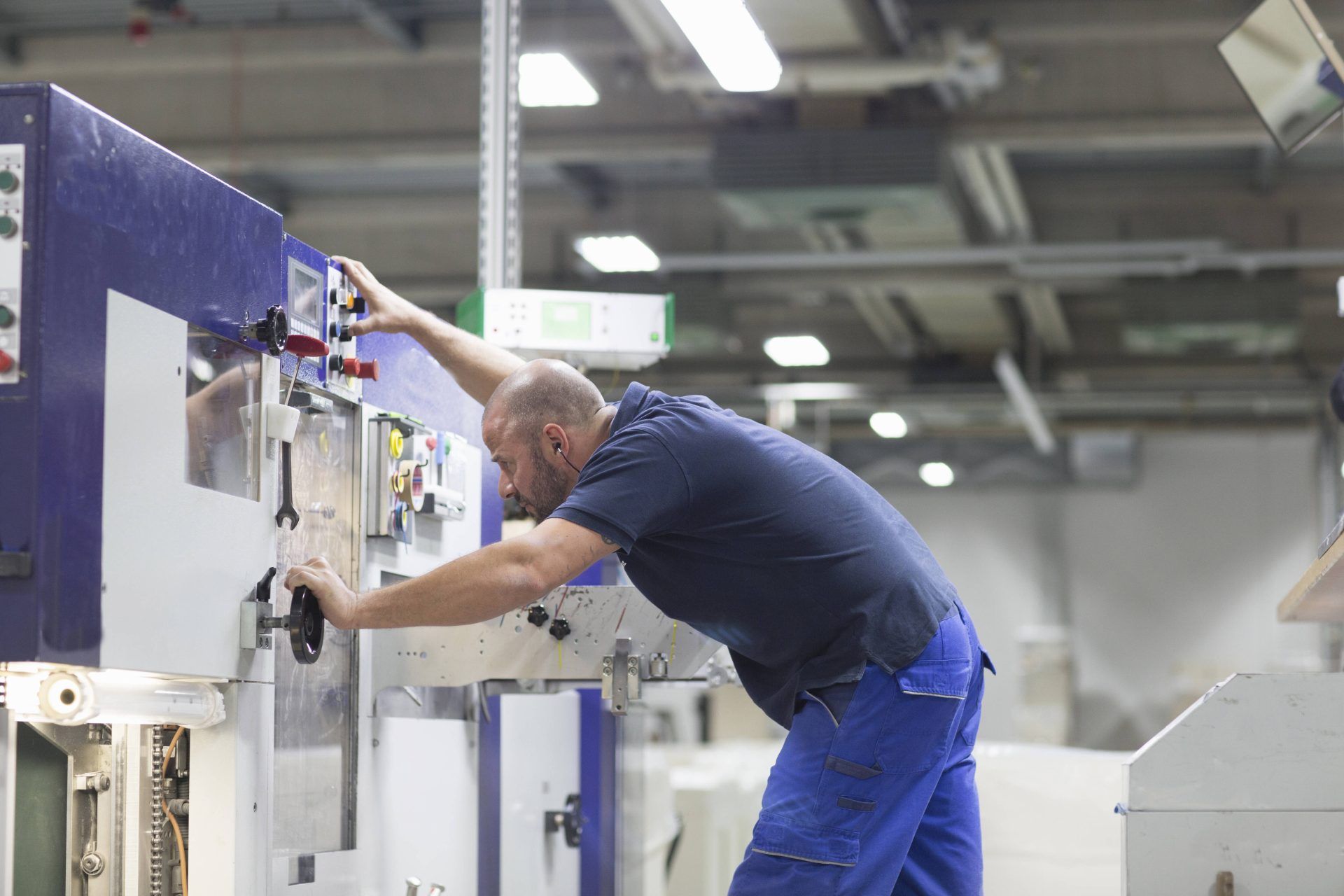 Industriearbeiter in einer Verpackungsfabrik Industriearbeiter in einer Verpackungsfabrik