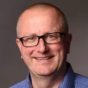 Oliver Mest, Autor, Finanzexperte