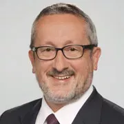 Dr. Georg Thurnes, Vorstandsvorsitzender der Arbeitsgemeinschaft betriebliche Altersvorsorge (aba), trägt einem Anzug, eine Brille und einen Vollbart.