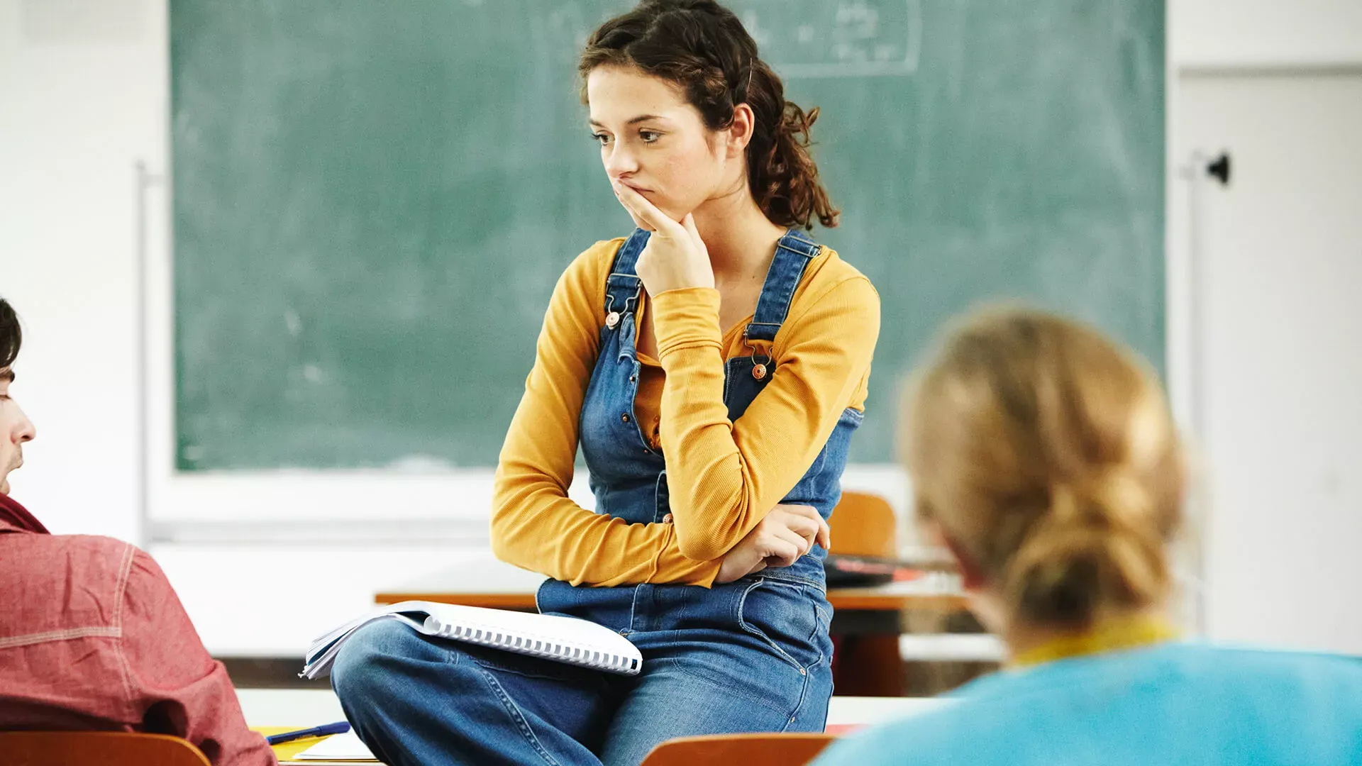 Studentin denkt nach – Bildnachweis: wdv © Szekely, Oana